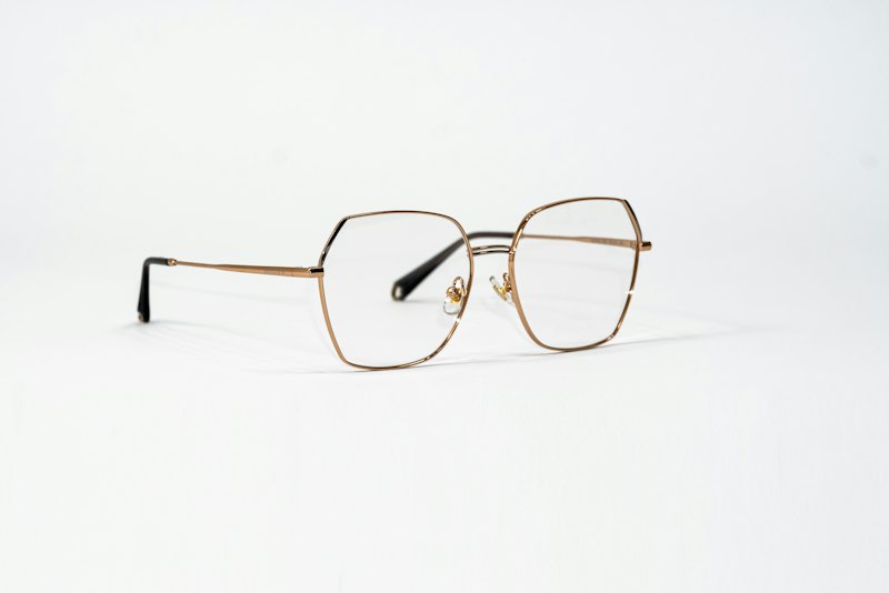 Kiri hexagonal frames in rose gold titanium, three-quarter view